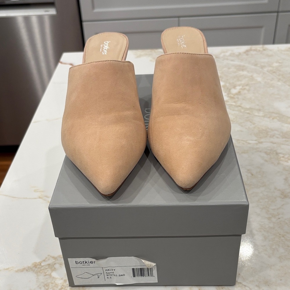 Botkier Women's Beige/Tan Mules 2.5 inch heel